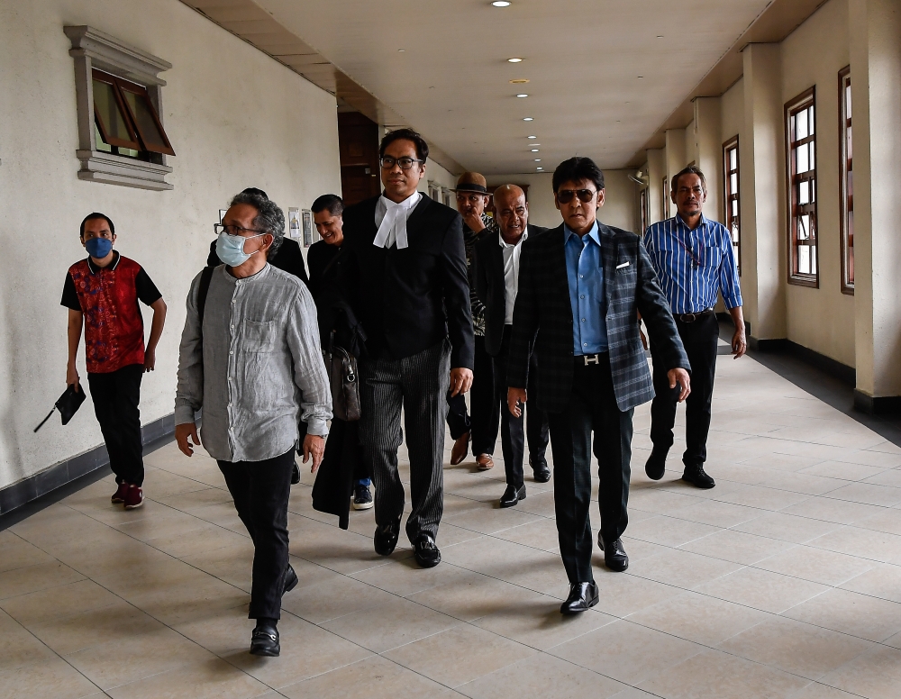 Singer Datuk Jamal Abdillah (2nd right) at the Kuala Lumpur Court Complex, June 1, 2023. — Bernama pic  