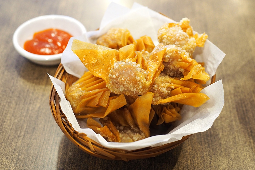 Live dangerously and add a basket of fried ‘wantans’ to your curry mee.