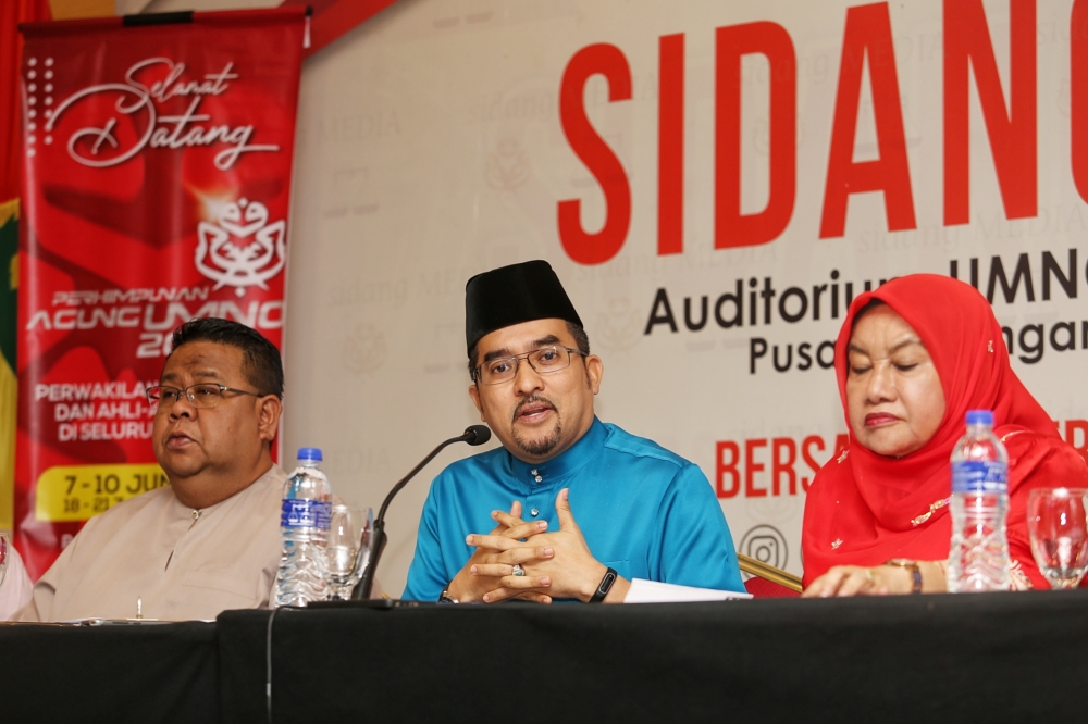 Datuk Seri Asyraf Wajdi Dusuki (centre) speaks during a news conference at the Umno headquarters in Kuala Lumpur June 2, 2023. ― Picture by Choo Choy May