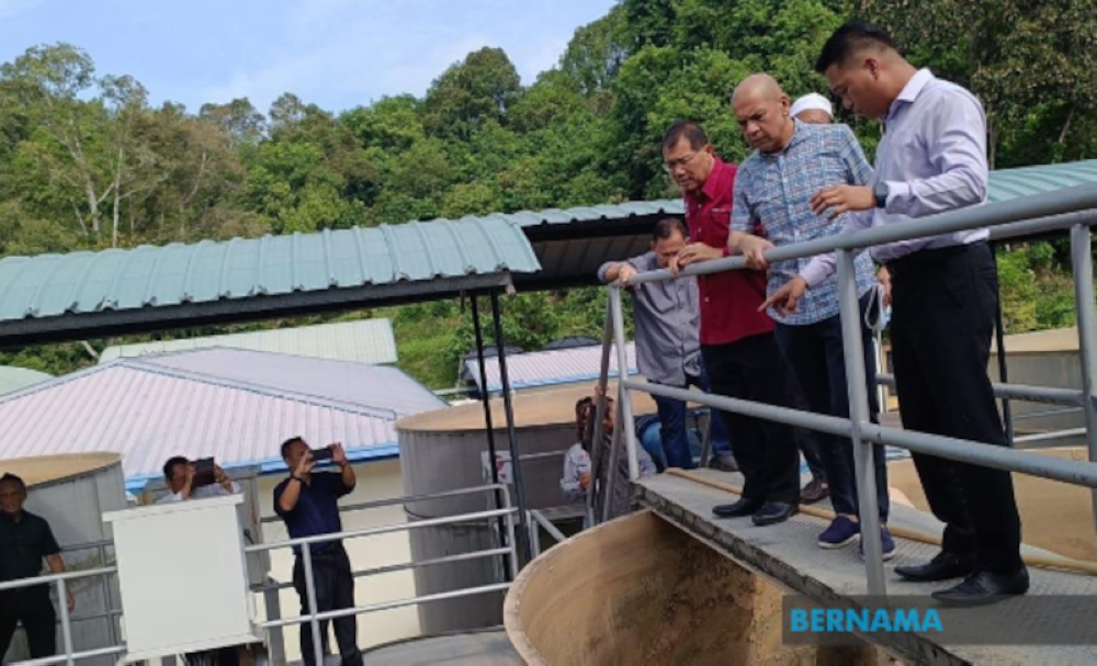 Minister in the Prime Minister’s Department (Sabah, Sarawak Affairs and Special Functions) Datuk Armizan Mohd Ali visits the Limbahau Emergency Water Supply Scheme (EWSS) water treatment plant in Papar, Sabah June 2, 2023. — Bernama pic 