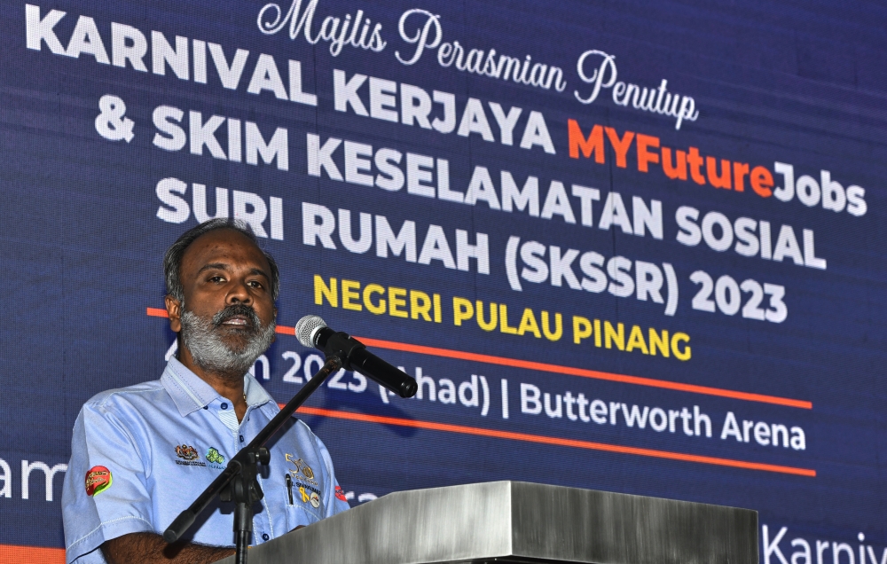 Human Resources Minister V. Sivakumar delivers a speech during the closing ceremony of the MYFutureJobs Career and Penang Housewife Social Security Scheme Carnival 2023 in Butterworth June 4, 2023. — Bernama pic