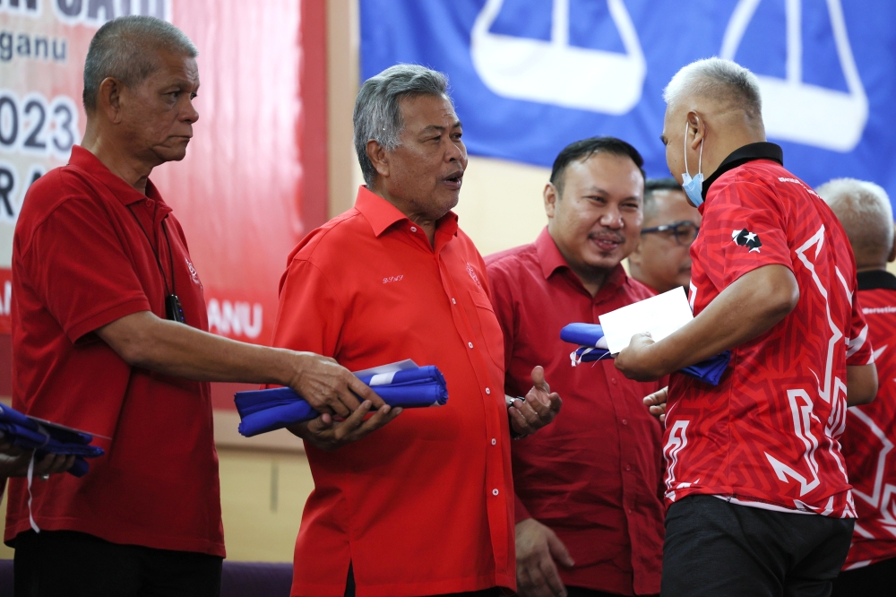 Terengganu Umno Liaison Body chairman Datuk Seri Ahmad Said (2nd left) hands over a flag to the Marang Division Umno branch chief at the State Election Machinery Launch Programme in Marang, June 5, 2023. — Bernama pic 