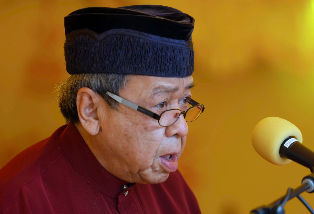 The Selangor ruler also shared the Yang di-Pertuan Agong Al-Sultan Abdullah Ri’ayatuddin Al-Mustafa Billah Shah’s sentiment in reminding the people in the country not to turn religious issues into political polemics and disputes. — Bernama pic