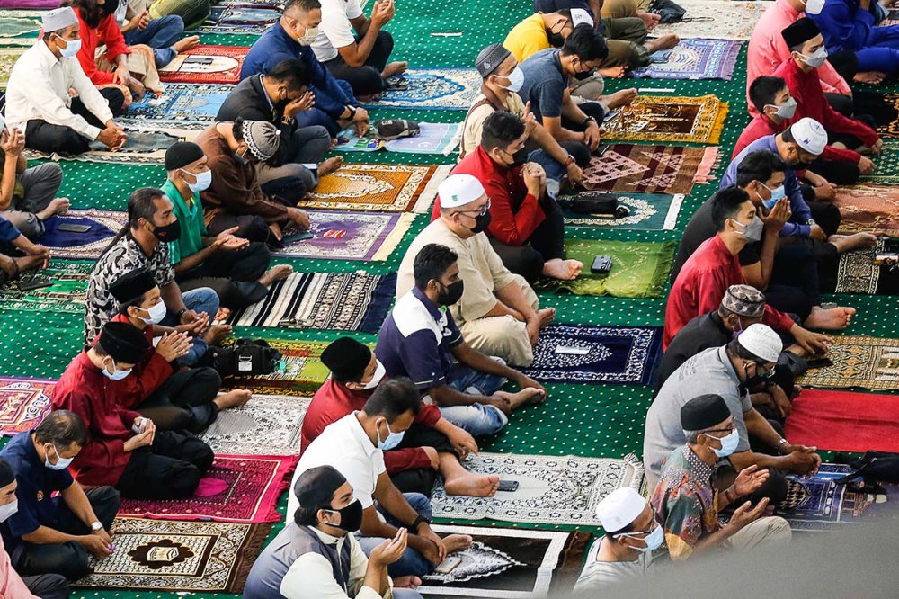 The Asatizah Recognition Board in Singapore has never issued any warning letter to Islamic religious teachers for holding the view that Islam does not condone homosexuality or that same-sex marriage is a sin in Islam. — Picture by Sayuti Zainudin