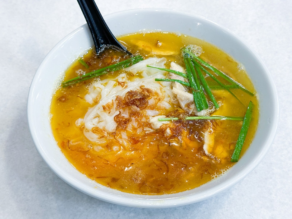 Yitcha Kaw Kaw Kopitiam's ‘kai see hor fun’ may look like a plain Jane but that luscious broth is so satisfying that you will drink it down to the last drop
