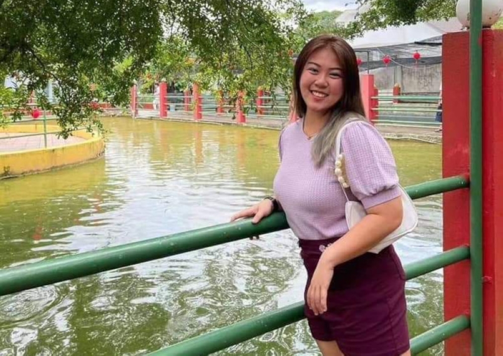 The woman believed to be Chong Sum Yee, a 22-year-old beautician who was last reported seen in Mae Sai district of Chiang Rai province, appeared in three videos with a smiling face. — Picture from social media 