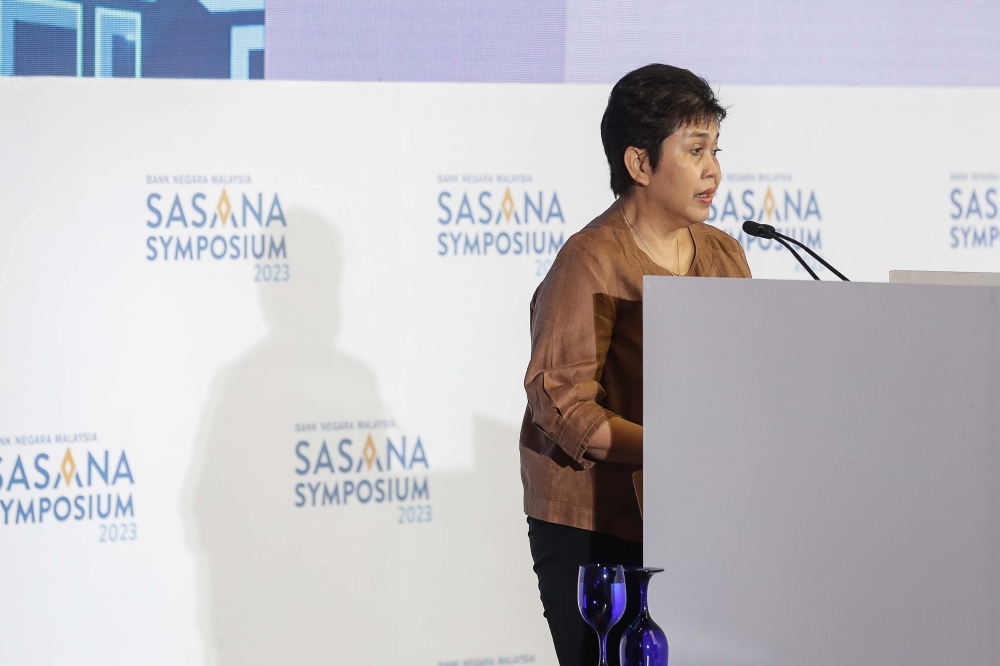 Bank Negara Malaysia Governor Tan Sri Nor Shamsiah Mohd Yunus delivers her opening remarks as she officiates the 2023 Sasana Symposium at Sasana Kijang. —Picture by Sayuti Zainudin