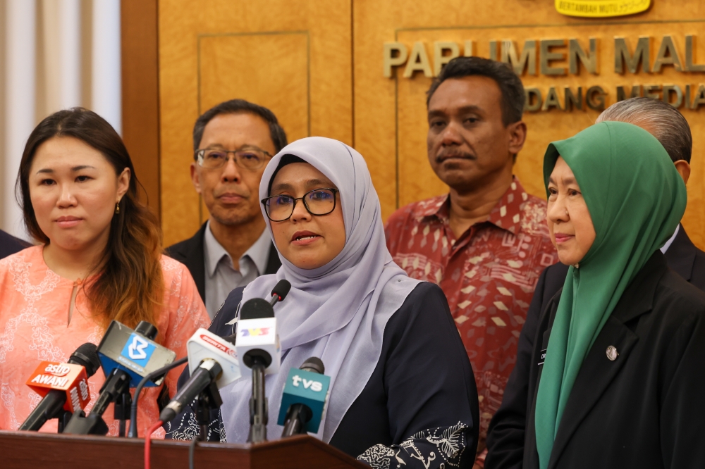 Chairman of the Public Accounts Committee (PAC) who is also the Member of Parliament for Masjid Tanah Datuk Mas Ermieyati Samsudin (3rd left) during the PAC’s first press conference at the Parliament Building June 8, 2023. — Bernama pic 