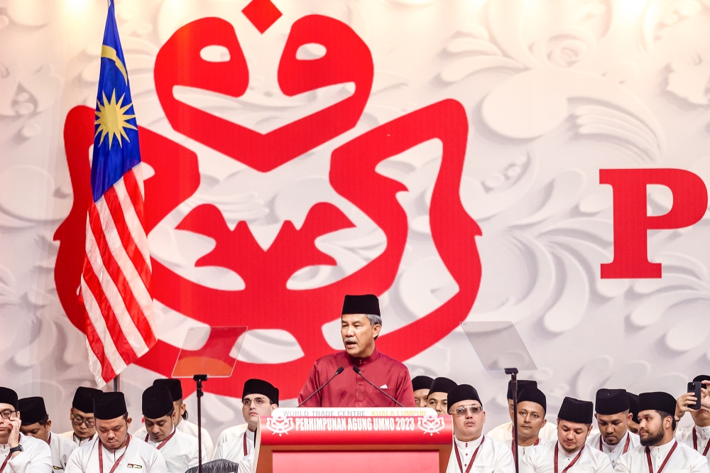 Datuk Seri Mohamad Hasan says if DAP is magnanimous, they can apologise to Umno. — Picture by Firdaus Latif
