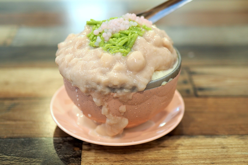 Messy, yummy Signature Yam Shaved Ice at Kento Cafe will have yam lovers go crazy. – Pictures by Lee Khang Yi