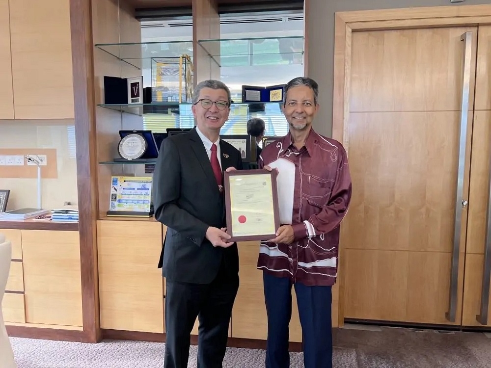 LBS Bina Group Berhad Executive Chairman Tan Sri Lim Hock San has been awarded the honourable title ‘Ir’ June 9, 2023. — Picture via Facebook/LBS Bina Group