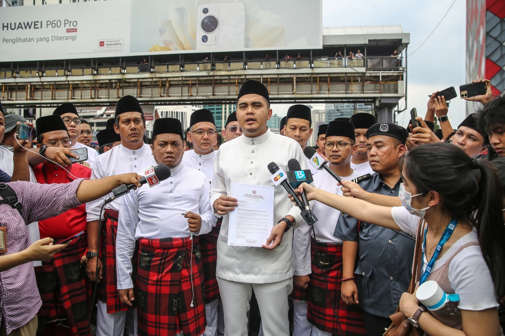 Umno Youth chief Dr Muhammad Akmal Saleh (centre) speaks to reporters before handing over a memorandum to US Embassy regarding on Singapore-born American comedian Jocelyn Chia in Kuala Lumpur June 9, 2023. — Picture by Yusof Mat Isa