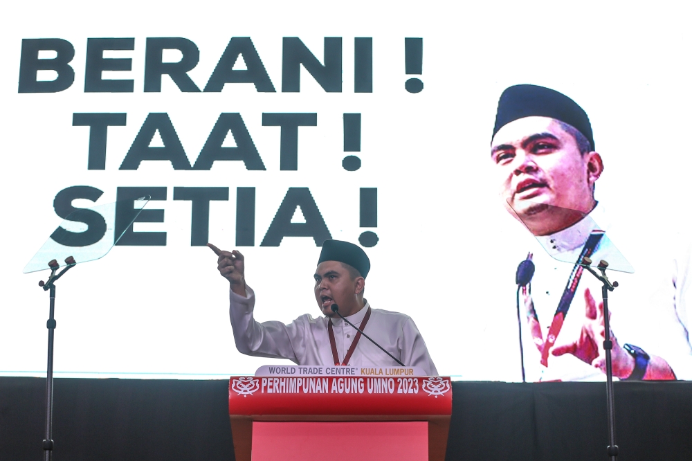In a fiery policy speech delivered before hundreds of delegates at the Tun Razak Hall in World Trade Centre, Umno Youth chief Dr Muhamad Akmal Saleh demanded that DAP apologise over previous attacks and criticisms of his party. — Picture by Yusof Mat Isa