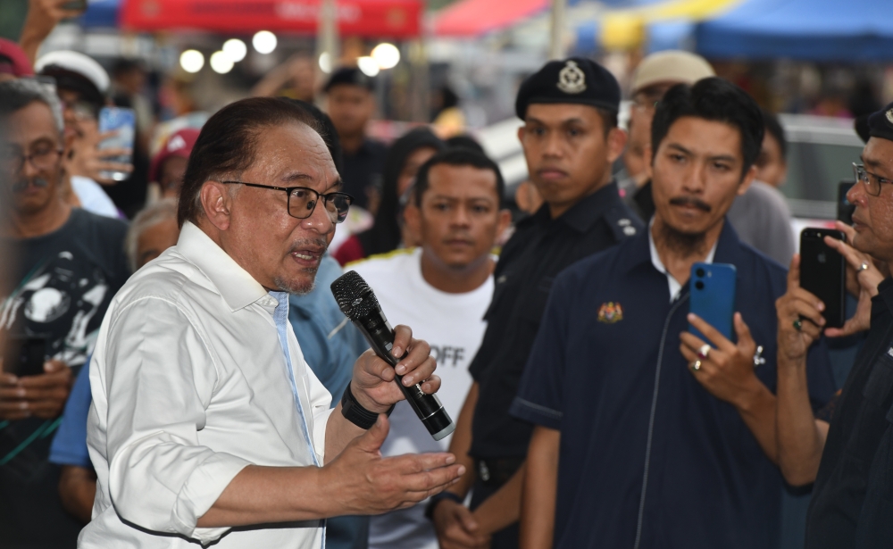 Prime Minister Datuk Seri Anwar Ibrahim delivers a speech during a meet and greet session in Balik Pulau June 11, 2023. — Bernama pic