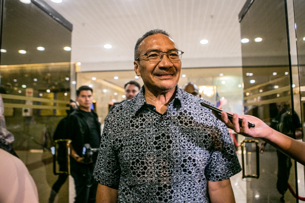 Former Umno vice-president Datuk Seri Hishammuddin Hussein said that the calls for sacked members to return to the party may stem from grassroots feedback, suggesting that some party members desire their return. — Picture by Hari Anggara