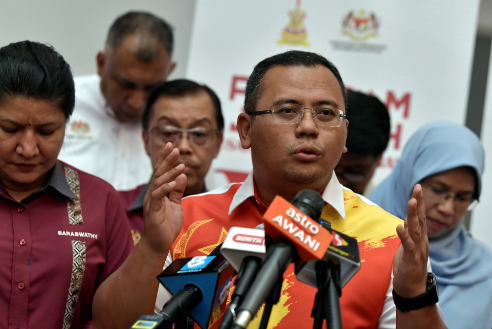 Selangor Menteri Besar Datuk Seri Amirudin Shari said June 19 would signal his fifth year in office but that didn’t mean he would call for its dissolution. — Bernama pic 