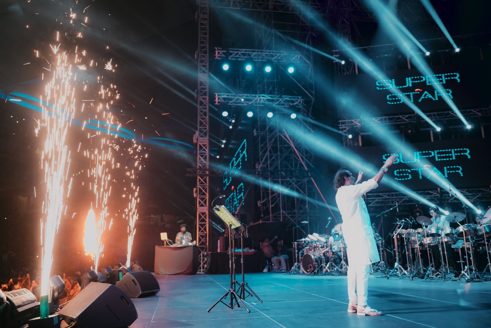 Deva conducts Rajini’s Tamil movie hit introduction logo music. — Picture by Dhivager Rathakrishnan.