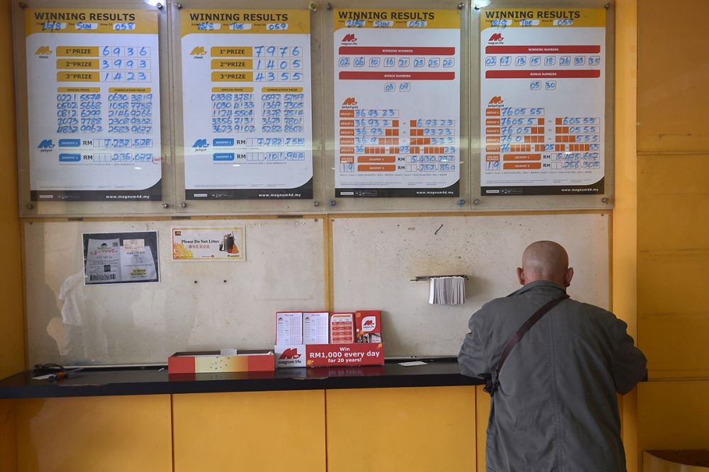 According to a report, the Perlis government officially announced its decision yesterday to stop renewing operating licences for lottery outlets. — Picture by Mukhriz Hazim