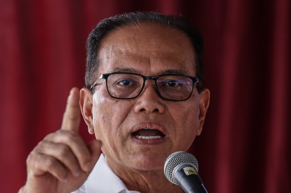 Menteri Besar Datuk Seri Wan Rosdy Wan Ismail says the Pahang government is committed to maintaining the status of Tasik Chini in Pekan as a Unesco biosphere reserve. — Bernama pic