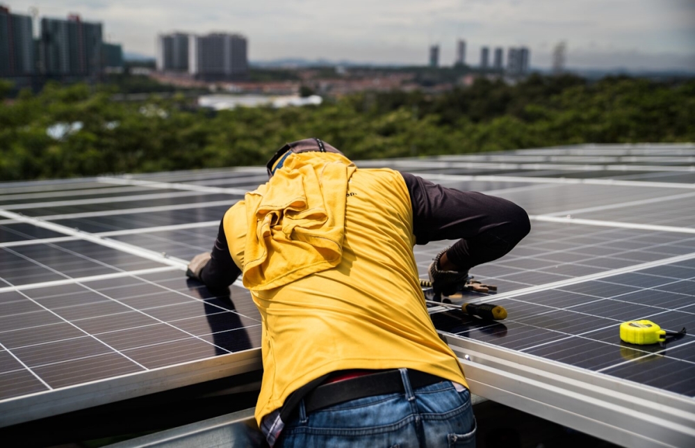 The solar panel themselves also come with a 20-year warranty. — Picture via SoyaCincau