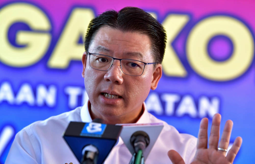 DAP vice-chairman Nga Kor Ming has urged PAS’ Kuantan MP Wan Razali Wan Nor to apologise to the nursing fraternity for asserting their uniform was too tight and not shariah compliant. — Bernama pic