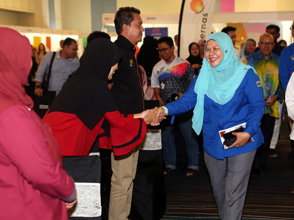 Perak Women, Family, Social Welfare, Cooperatives and Entrepreneur Development Committee chairman Salbiah Mohamed (right) greets attendees while officiating at the Bizfrancais@Perak 2023 programme in Ipoh June 18, 2023. — Bernama pic