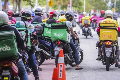 Report: Food delivery group expects 20pc of SPM grads to become riders as households struggle with money - Vimarsana News