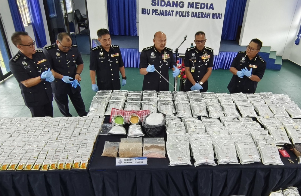 Bukit Aman NCID director Datuk Seri Mohd Kamarudin Md Din (3rd right) showing the drugs seized during the raids at the press conference in Miri district police headquarters June 20, 2023. — Borneo Post pic 