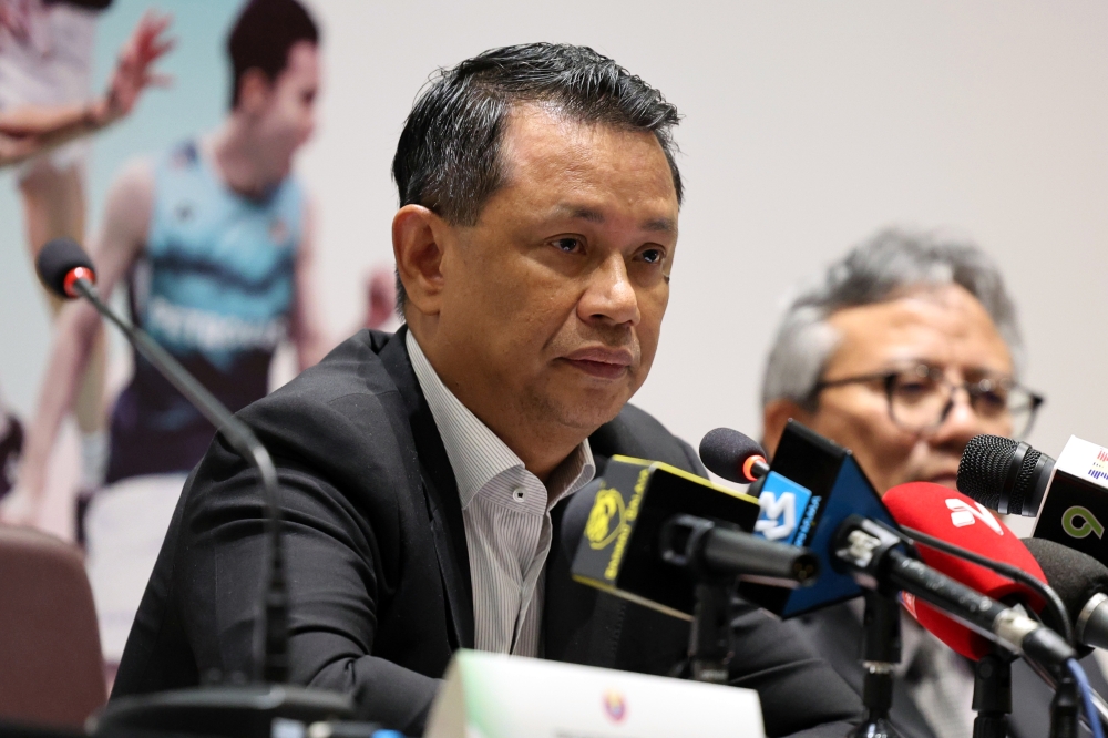 BAM president Tan Sri Mohamad Norza Zakaria conceded that it is not easy to find a coach to fill the vacancy left by Choong Hann who ended a nearly five-year tenure since November 2018 with the country's badminton governing body. — Bernama pic