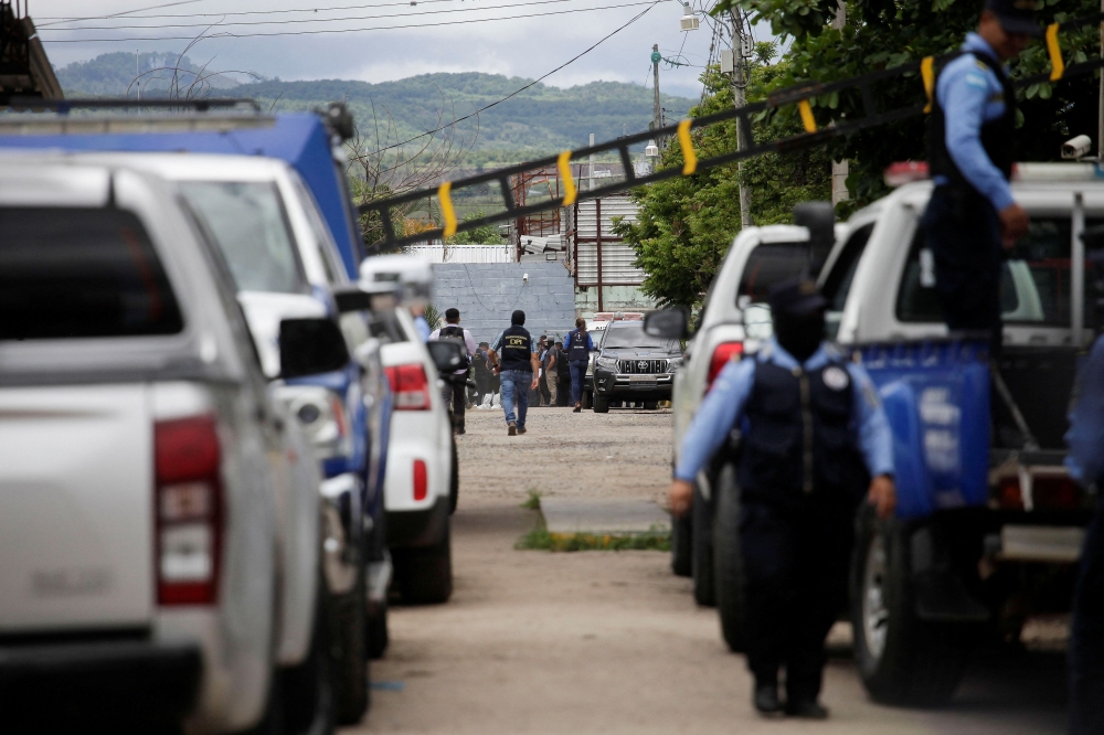 Police investigators arrive to the Centro Femenino de Adaptacion Social (CEFAS) women's prison following a deadly riot in Tamara, on the outskirts of Tegucigalpa, Honduras June 20, 2023. ― Reuters pic