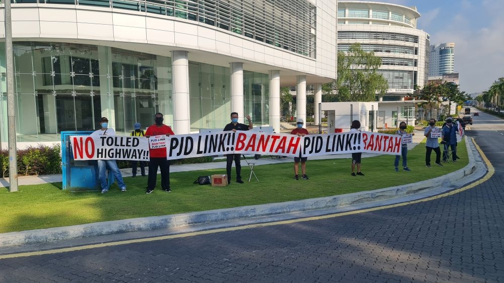Residents staged a protest against the proposed PJD Link at Section 14, Petaling Jaya July 2, 2022. — Picture courtesy of Scrap Highway Team and Say No To PJD Link