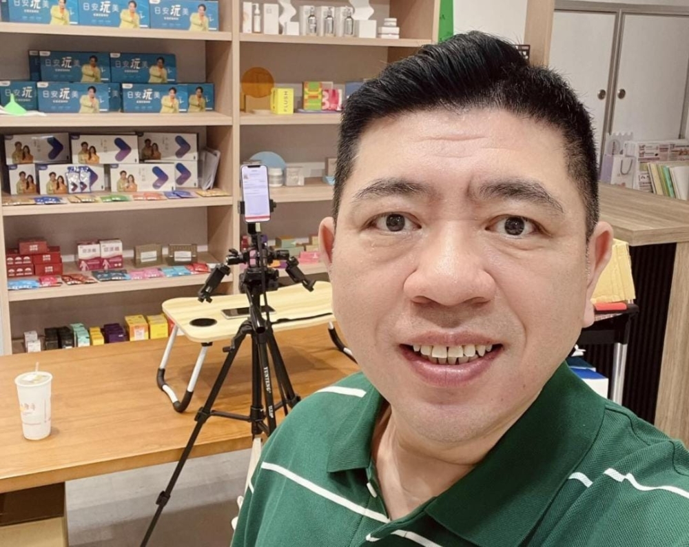 After he was accused of sexual harassment, Taiwanese television presenter Nono Chen has opted out of the entertainment industry. — Picture via Facebook/ NONO