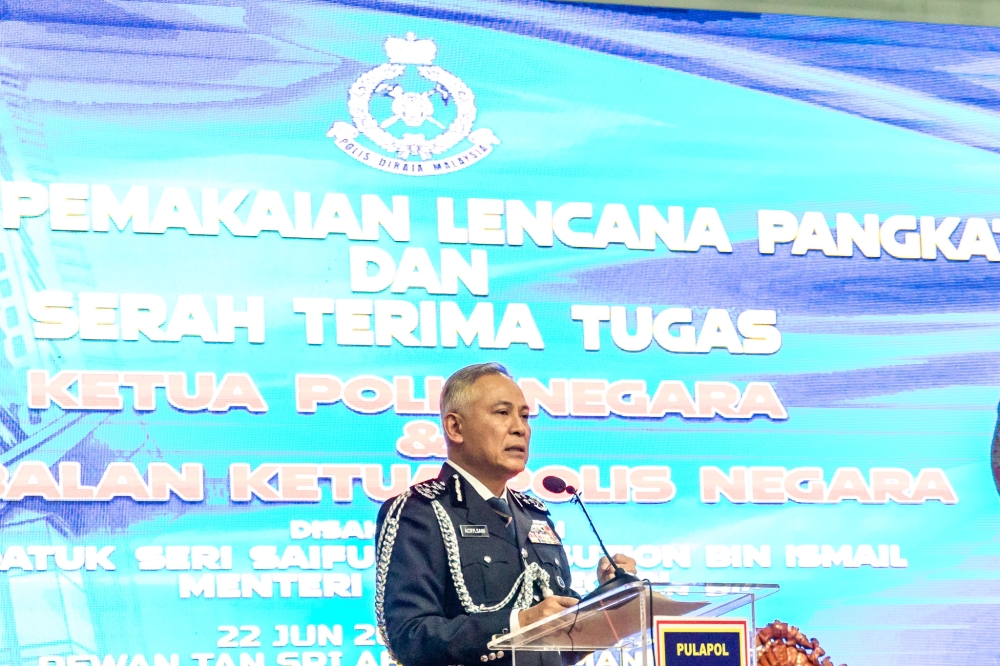 Tan Sri Acryl Sani Abdullah Sani speaks during the handover ceremony at the Malaysian Police Training Centre (Pulapol) in Kuala Lumpur June 22, 2023. ― Picture by Firdaus Latif