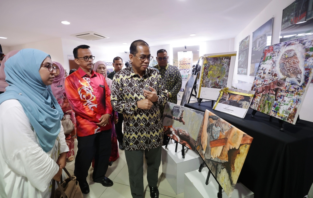 Higher Education Minister Datuk Seri Mohamed Khaled Nordin said loan facilities under the National Higher Education Fund Corporation (PTPTN) were only based on the income of the parents. — Bernama pic 