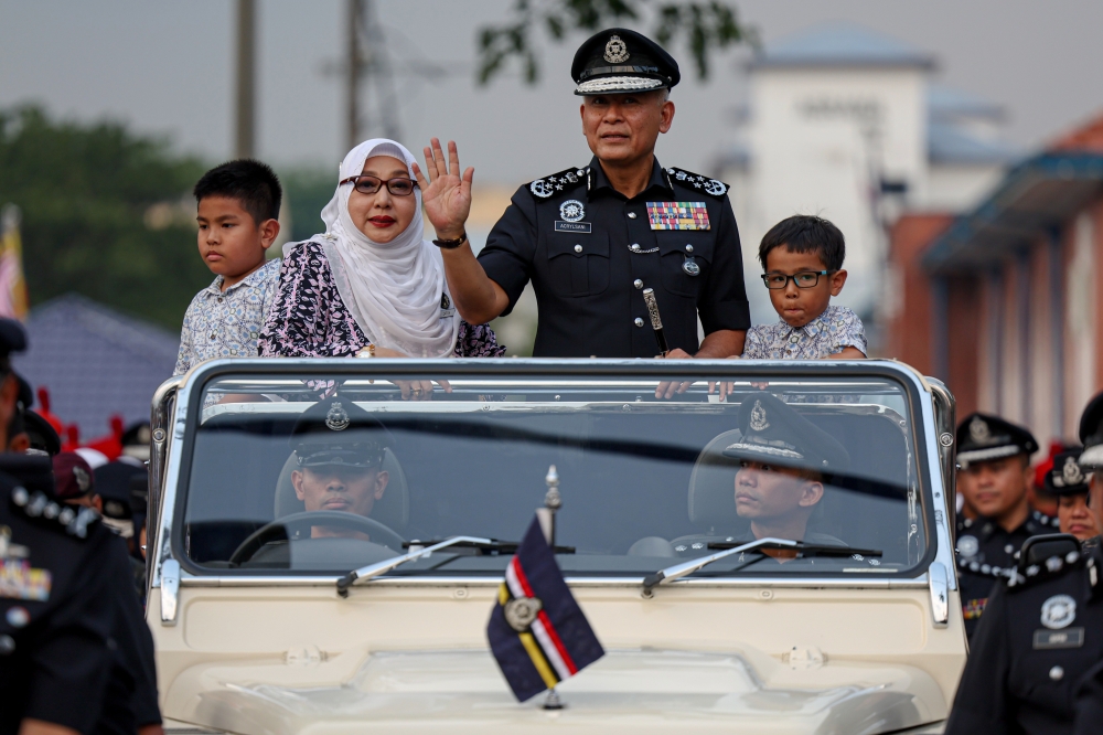 Tan Sri Acryl Sani Abdullah Sani and his wife, Puan Sri Zaitun Mohd Isa, given a grand send-off at the Police Training Centre (Pulapol) in Kuala Lumpur, June 22, 2023. — Bernama pic 
