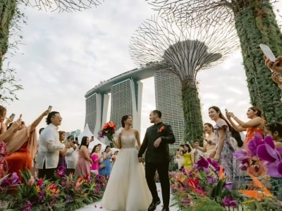 Inspired by 'Crazy Rich Asians', couple holds extravagant wedding at Singapore's Gardens by the Bay - Vimarsana News