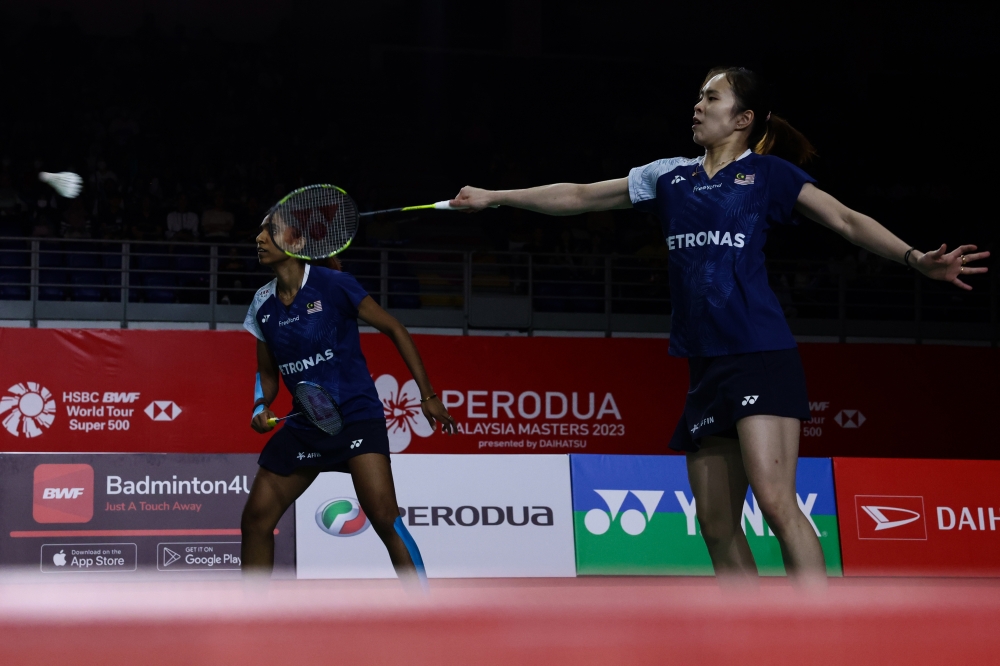 TOn June 7, the Pearly-Thinaah pair withdrew in the opening round of the Singapore Open against Rin Iwanaga-Kie Nakanishi in the third set, due to Pearly’s injury as the Japanese pair led 16-9. — Bernama pic 
