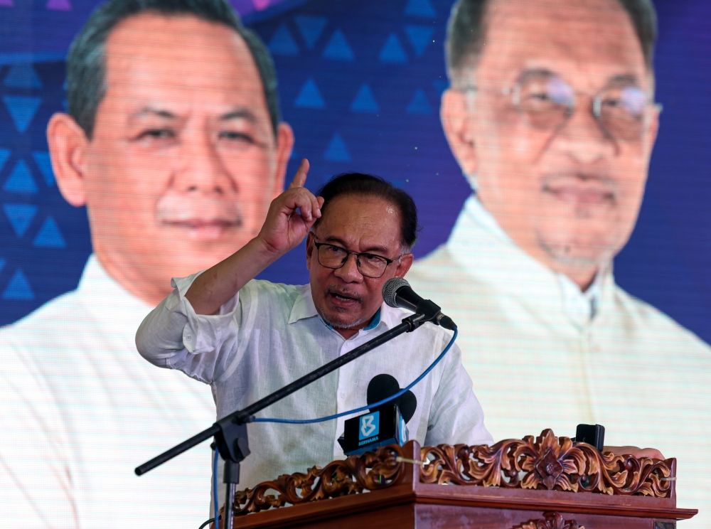 Prime Minister Datuk Seri Anwar Ibrahim said ministries and agencies need to be responsible machinery in channelling true information and warding off false things to the public. — Bernama pic