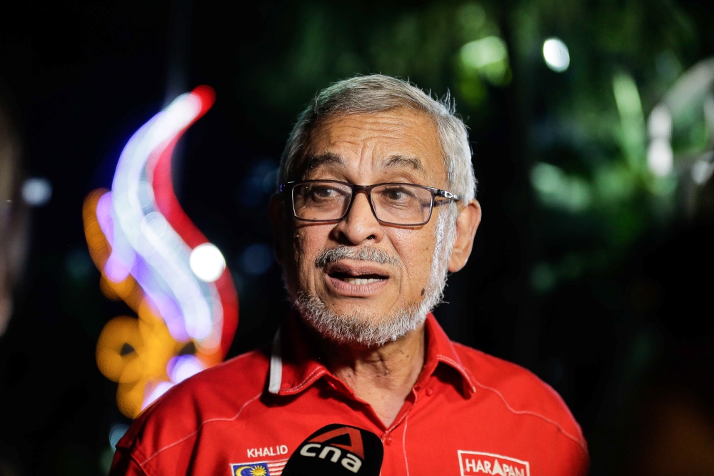 Kelantan Amanah chairman Khalid Abdul Samad speaks to the press during the Jelajah Madani event at Dataran Kemerdekaan, Shah Alam June 24, 2023. — Picture by Sayuti Zainudin
