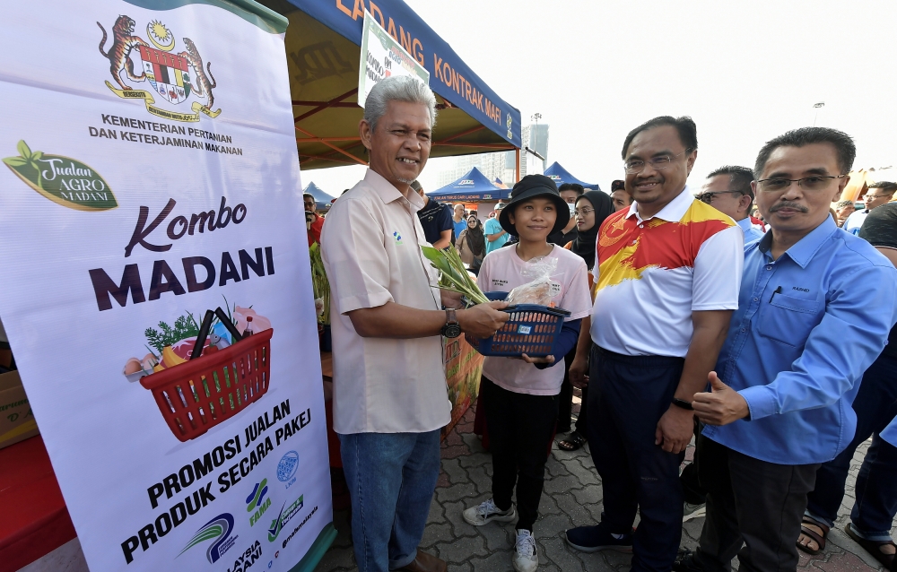 The Ministry of Agriculture and Food Security is targeting RM11 million in sales through its Aidiladha Madani special sale programme implemented by Federal Agricultural Marketing Authority (Fama). — Bernama pic