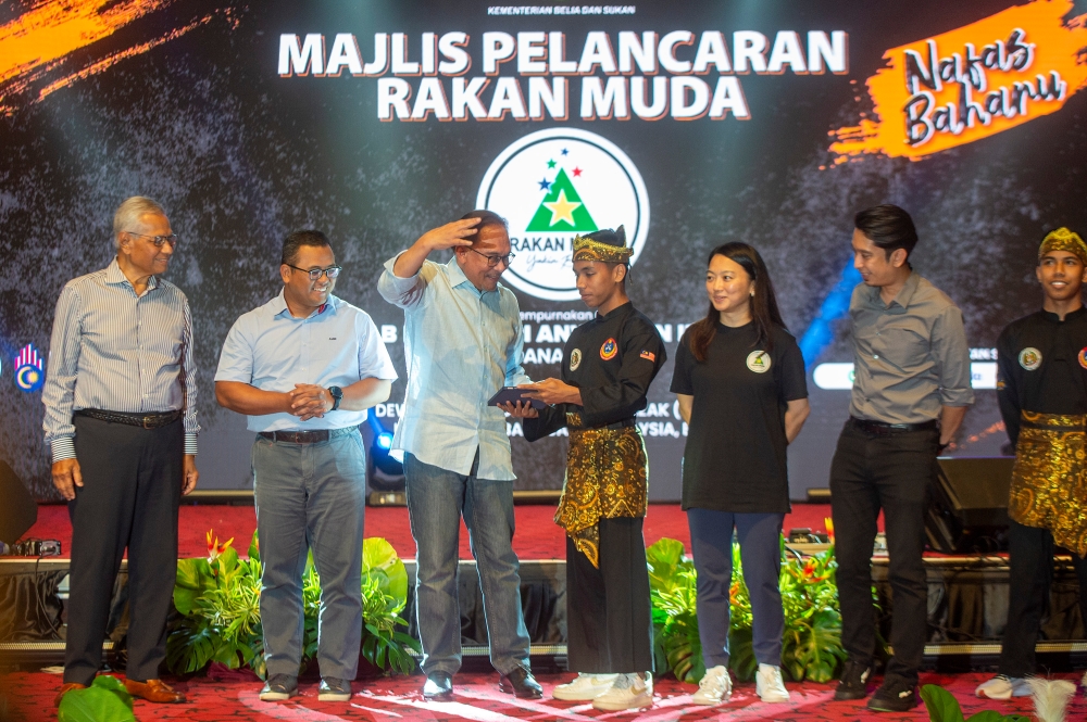 Prime Minister Datuk Seri Anwar Ibrahim (3rd left) officiates the launch of Rakan Muda Nafas Baharu at Dewan Canselor Tun Abd Razak, Universiti Kebangsaan Malaysia June 25, 2023. — Picture by Shafwan Zaidon