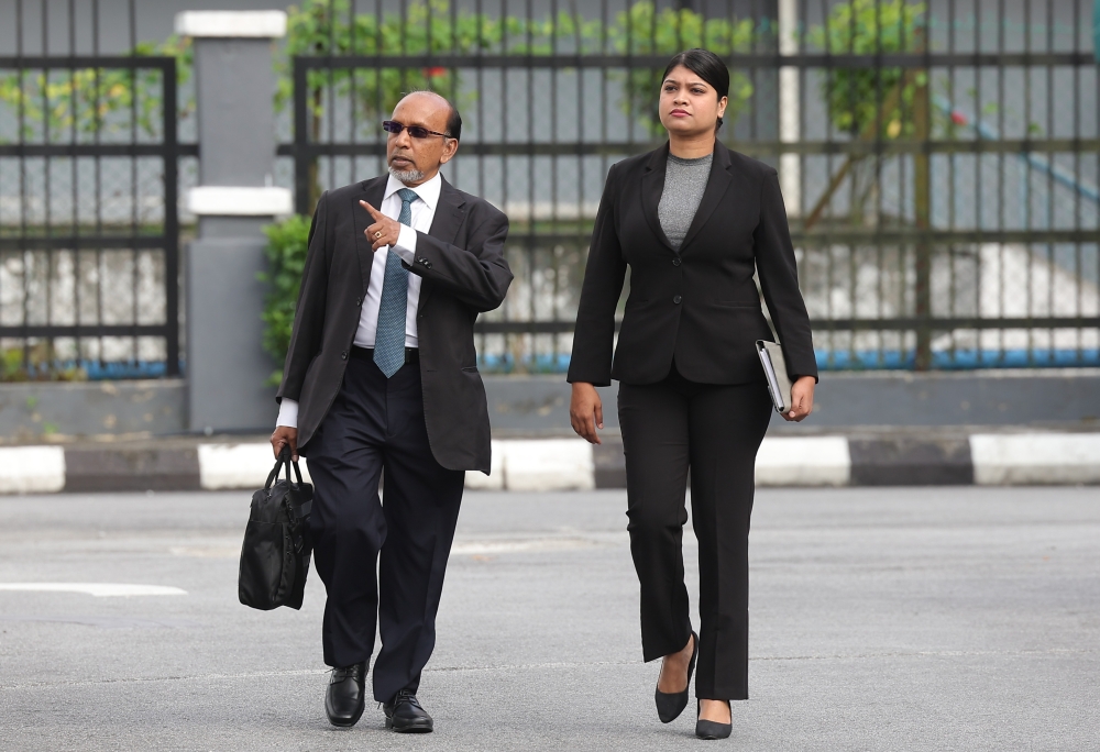 Inspector Sheila Sharon Steven Kumar (right) arrives at the Magistrate’s Court complex in Selayang June 26, 2023. — Bernama pic