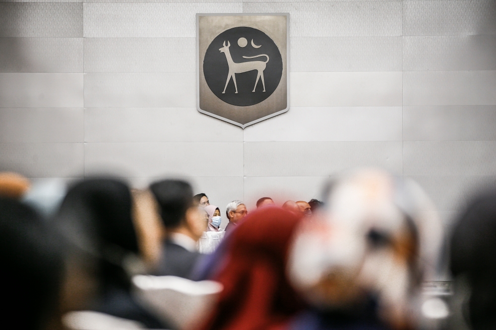 Short-term interbank rates closed stable today on Bank Negara Malaysia’s (BNM) operations to absorb surplus liquidity from the financial system. ― Picture by Hari Anggara