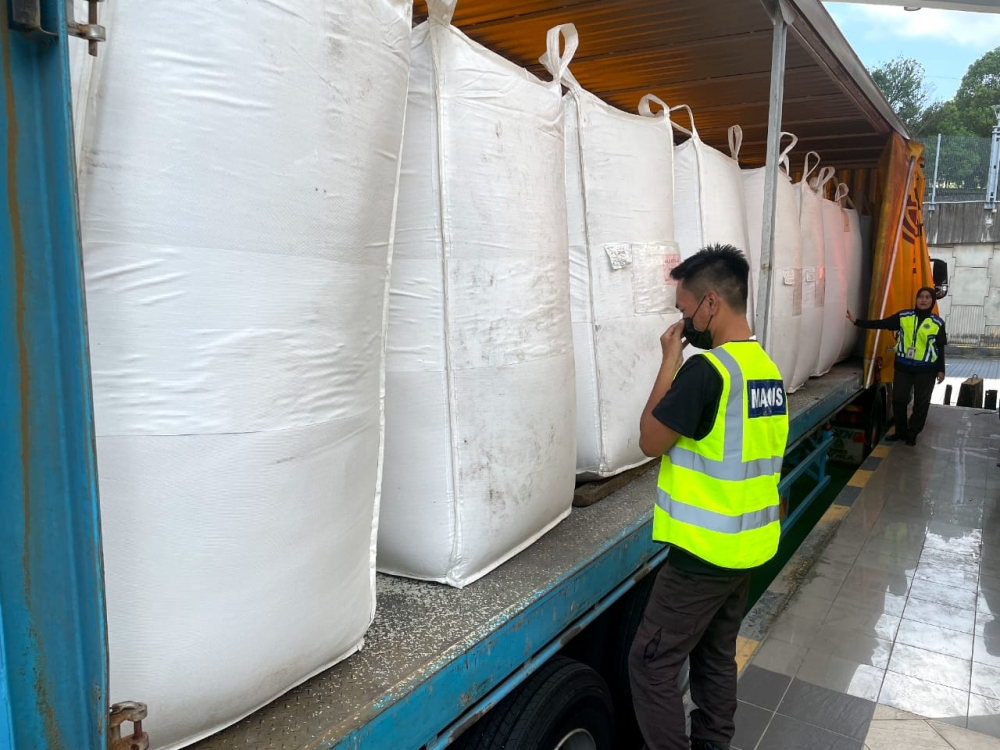 A Maqis enforcement officer inspecting the jumbo bags that contained rice at the Bangunan Sultan Iskandar (BSI) cargo import area, June 28, 2023. ― Picture courtesy of Malaysian Quarantine and Inspection Service Department (Maqis)
