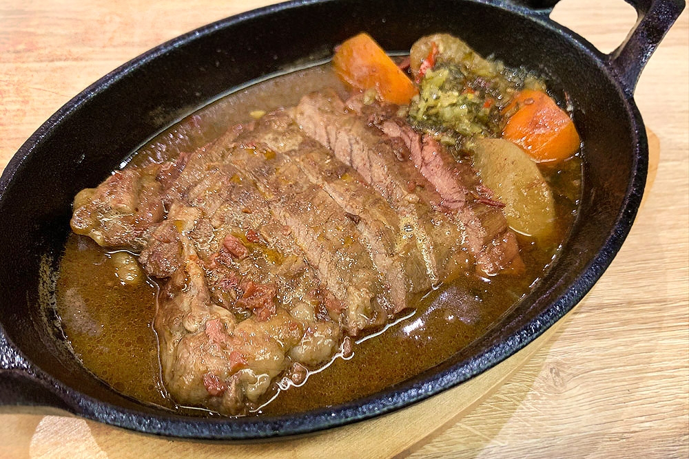 Braised Inside Skirt Steak ('tiě bǎn bēng shā nǎn') at Dayeh Food Gallery in Sri Petaling. — Pictures by Kenny Mah