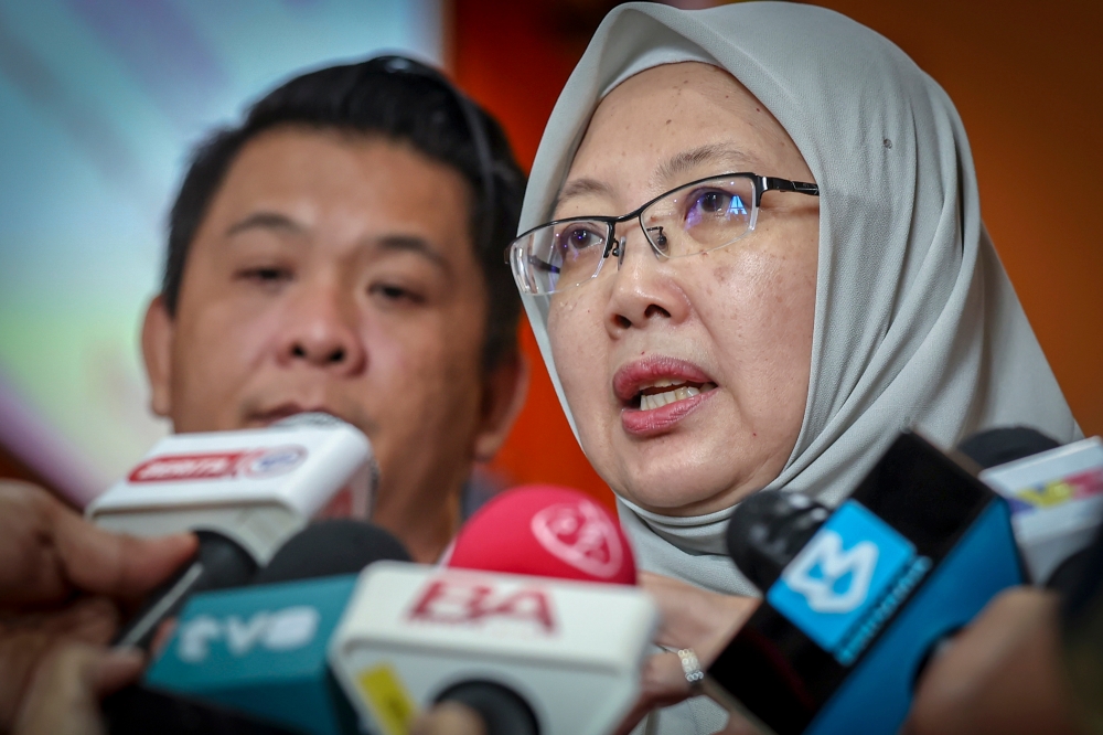Health Minister Dr Zaliha Mustafa says the ministry has revised its existing standard operating procedure following the World Health Organisation's declaration on the end of the global emergency status for Covid-19 last month. ― Bernama pic