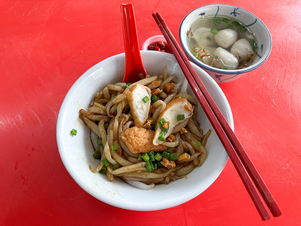 Start your day with a bowl of soy sauce slicked noodles and an assortment of fish balls and fish skin 'wantans' with soup. – Pictures by Lee Khang Yi