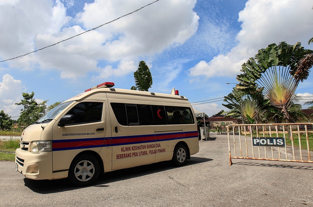 A Chinese-language newspaper yesterday that claimed that the patient’s death could have been avoided if the ambulance from HEBHK in Kluang was not late in arriving.. — File picture by Sayuti Zainudin