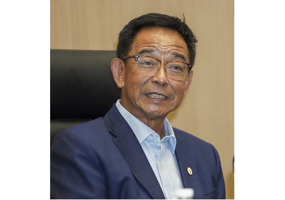 Abdul Karim responds to questions from reporters. — Borneo Post Online pic