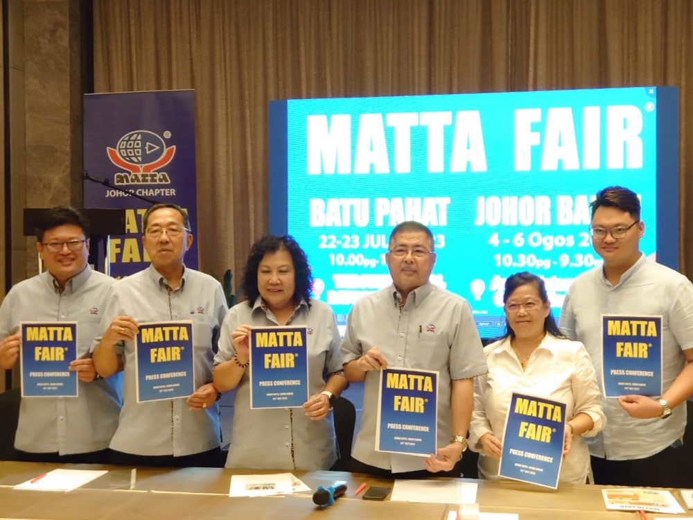 Former Malaysian Association of Tour and Travel Agents (Matta) Johor chairman Kenny Ngi (4th left) attends a press conference at Amari Hotel in Johor Baru on July 5, 2023. — Picture by Ben Tan